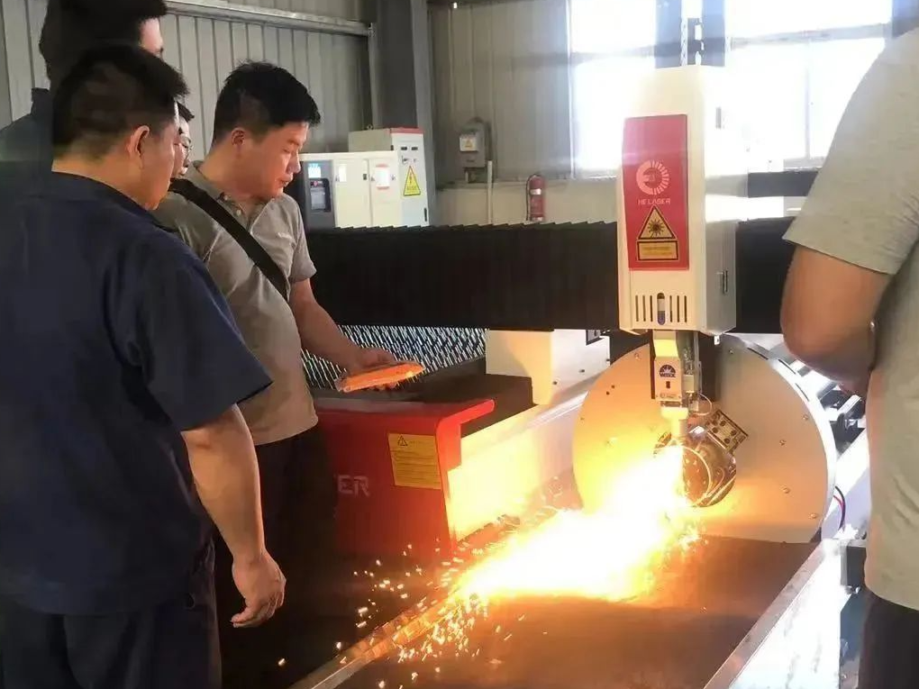 “新兵器”到位！板管一體激光切割機